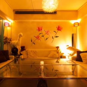 There is a limit to the number of private sofa rooms that can be used by couples, so make a reservation as soon as possible!