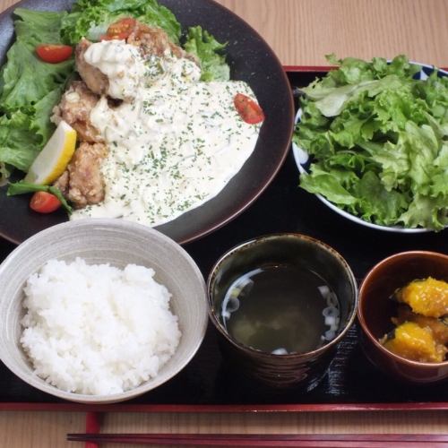Large serving free of charge! With salad & small bowl & soup ♪