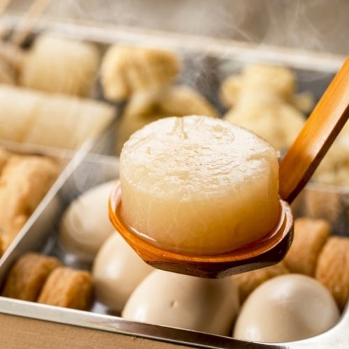 Delicious oden with strong dashi soup goes perfectly with shochu or sake!