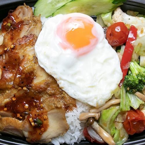 Stir-fried colorful vegetables & grilled chicken rice bento