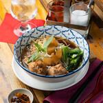 「やわらか煮込みチキンスパイスヌードル」寒い冬に食べタイ　シェフ自慢の味＊2026/1/31まで販売