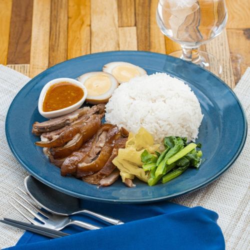 豚すね肉のとろとろ煮込みごはん＊2026/2/9～販売時間：平日土曜 15:00～22:00日曜、祝日 11:00～22:00