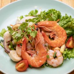 シーフードのスパイシーサラダ