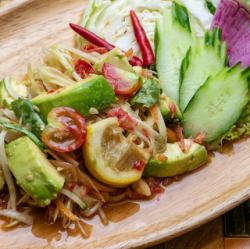 アボカドと青パパイヤのソムタム