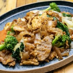 【推し GOOD!】タイ醤油風味の太麺やきそば