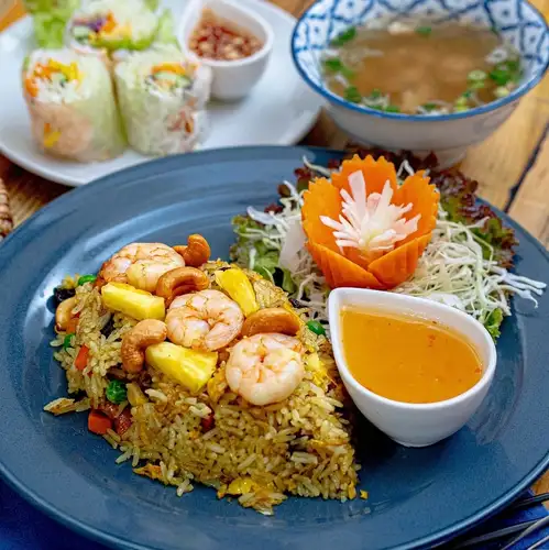 パイナップル炒飯セット＊2026/7/6～販売時間：平日土曜 15:00～22:00日曜、祝日 11:00～22:00