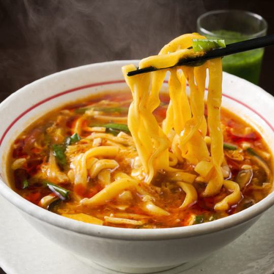 You can choose from two types of noodle dishes: “Chinese noodles” for thin noodles and “Tosetsumen” for flat noodles ♪
