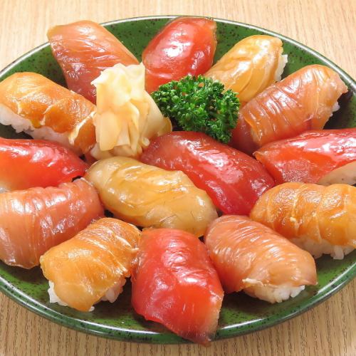 八丈島の郷土料理「島ずし」をぜひ。旬魚の刺身も絶品！！一人前（7貫）…1,210円/二人前…2,398円