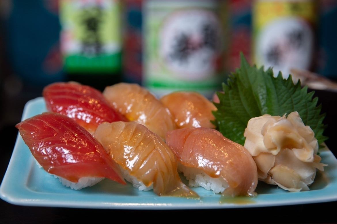 八丈島名物！！島ずしが美味しい！八丈島名物の島焼酎とご一緒に