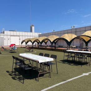 [Table seats *no tents] BBQ in the rooftop beer garden with a spacious lawn! You can enjoy the beer garden in an open space!