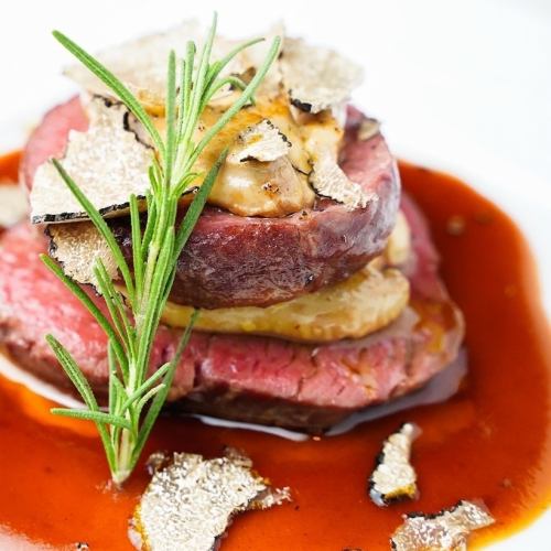 Cerdi's specialty "Rossini with foie gras and beef tenderloin"