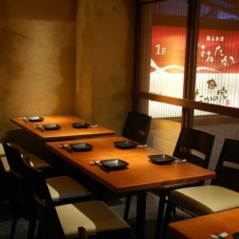 10～13名様対応の魅力的なゆったりとした配置の個室もございます