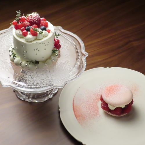 デザートも豊富~フランボワーズのマカロン~