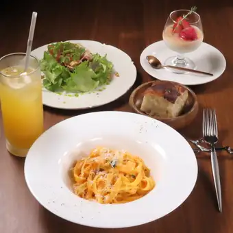 【土日月！限定】味の選べるパスタランチ！サラダ・ドリンク付き⇒ 2000円(税込)
