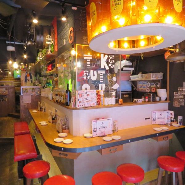 お仕事帰りのサクッと飲み！お一人様でのご利用も大歓迎♪元気な声が飛び交う店内で笑顔で元気をもらえること間違いなし☆ワイワイ楽しい雰囲気の店内で美味しい唐揚げとお酒をお楽しみください☆