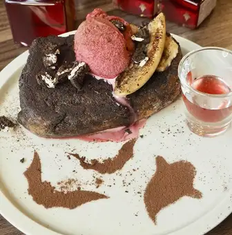 BLACK FRENCH TOAST