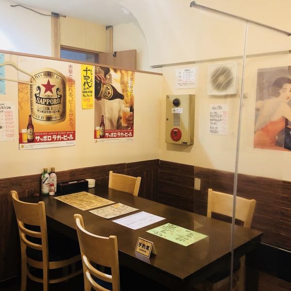 少人数宴会には6名様用、10名様用の個室完備。会社宴会や仲間との打ち上げ、ママ友やご家族と♪様々なシーンでご利用◎フリー飲み放題2300円(税抜)でご利用可能◎感染症拡大防止対策の為、お隣のテーブルとの間に仕切りあり！