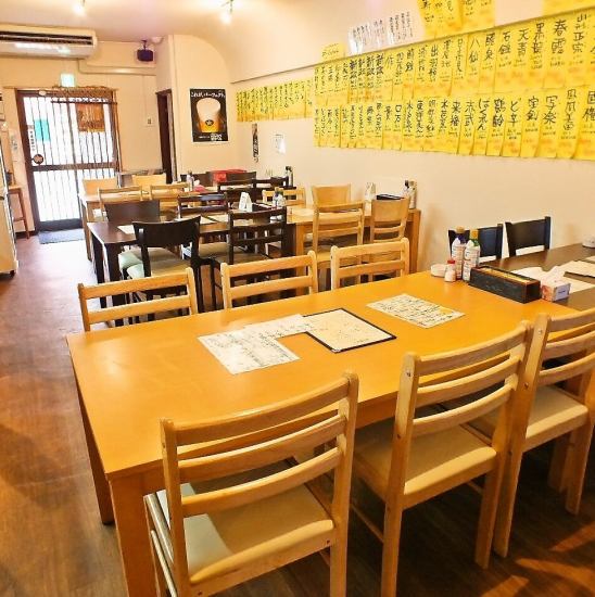 個室ほか広々ワンフロアのテーブル席も完備！最大45名様貸切可