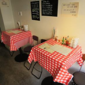 2名様で2テーブルございます。