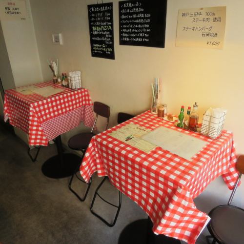 2名様で2テーブルございます。