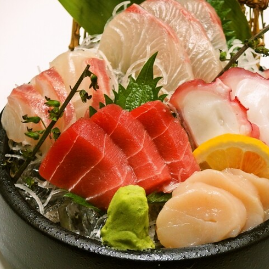 We offer fresh sashimi delivered directly from the production area.
