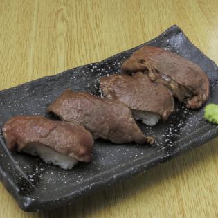 Grilled Wagyu beef sushi (4 pieces)