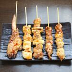 We offer yakitori and yakiton grilled over charcoal in one go, in the best condition possible.