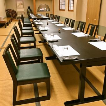 2階の宴会場は通常お座敷ですが、テーブル席でのご用意も可能です。ご希望の場合はお気軽にお申し付けください。