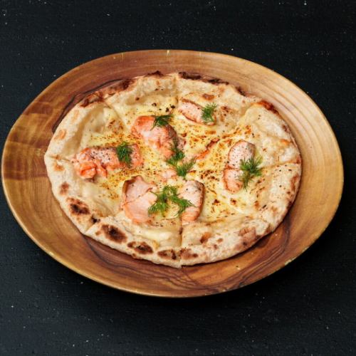 サーモンとディルクリームの北欧風ピザ