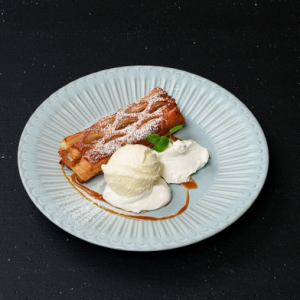 蜜りんごの焼きたてパイと濃厚バニラ
