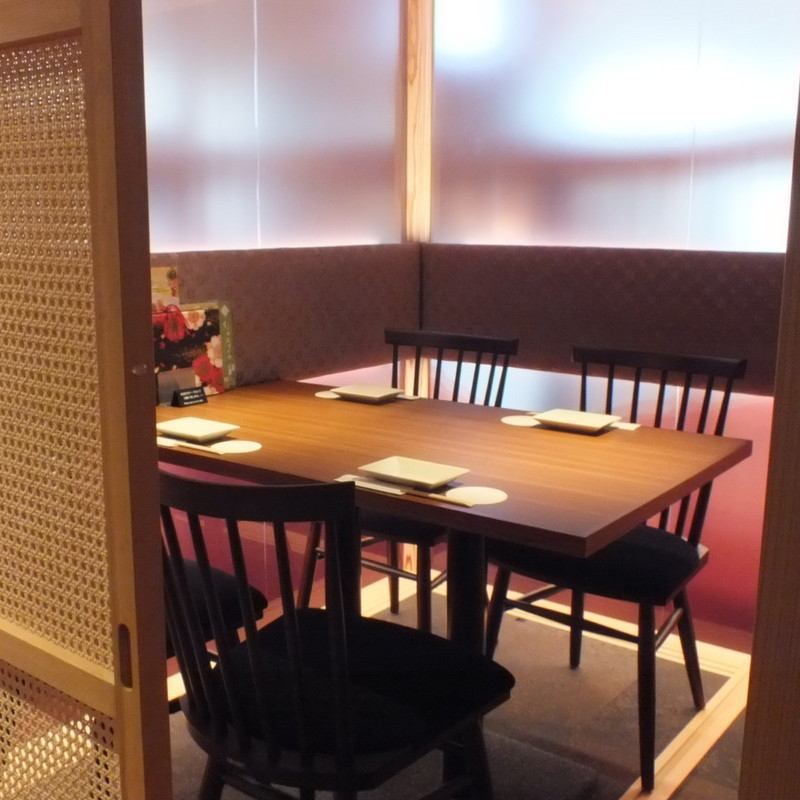 It is a semi-private room with a nice table.Recommended for entertainment, etc. ★