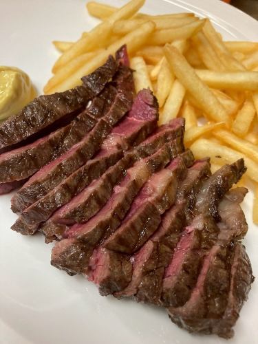 極黒牛肩ロースのグリルステーキ（フライドポテト）