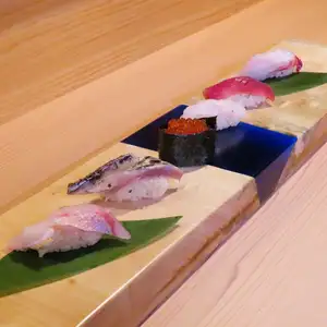 Chef's choice sushi set (6 pieces)