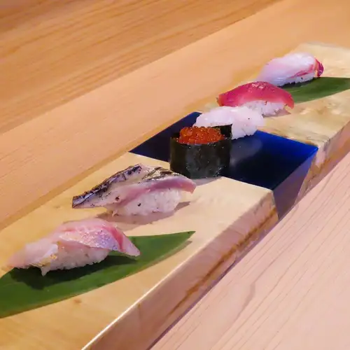 Chef's choice sushi set (6 pieces)