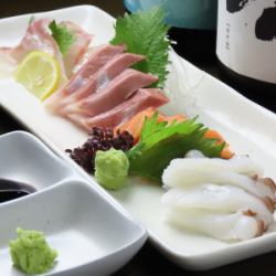 Assorted sashimi