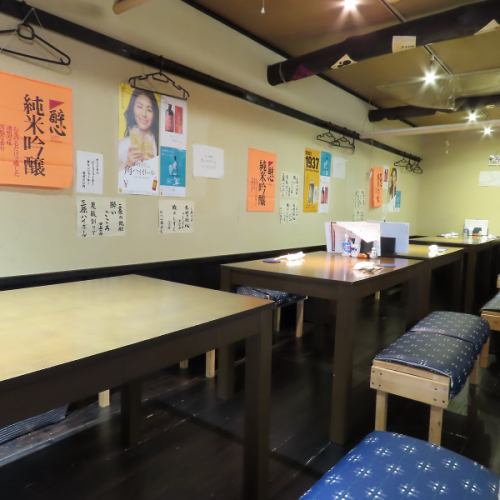 Please relax in a comfortable Showa retro izakaya.