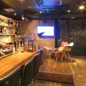 6名様までご利用頂けるカウンター席。1名様でも気軽にお使い頂けます！カウンター越しに陽気なスタッフとお話ししながらお食事やお酒をたしなめる心地良い空間♪