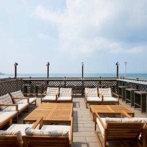 【2階テラス席】開放的な空間でゆったりお食事を