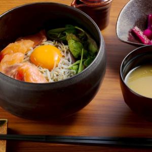 釜揚げしらすサーモン丼