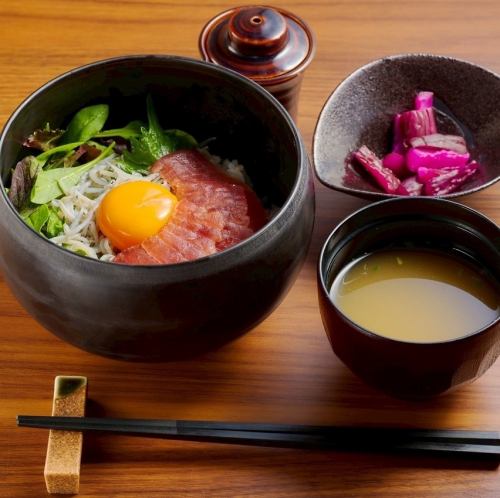 釜揚げしらすマグロ丼