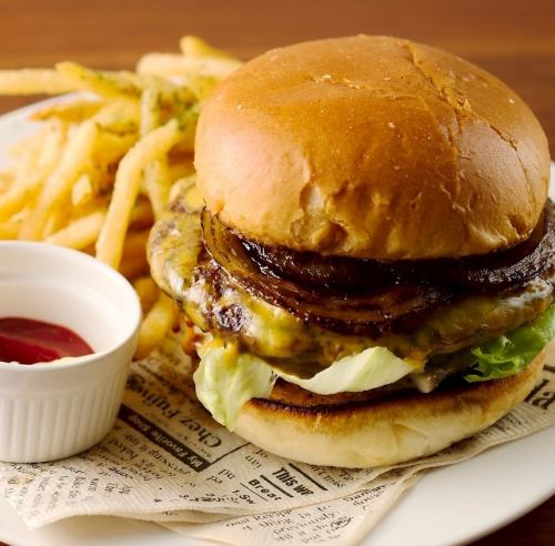 海沿いで楽しむ贅沢バーガー＆カフェ時間