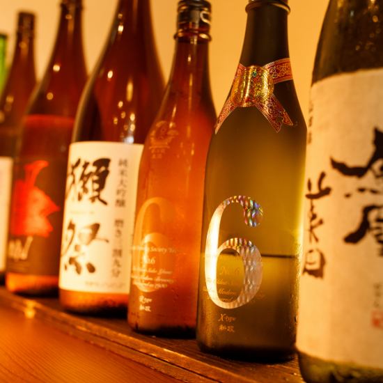 全国から厳選した地酒を常時30種類以上ご用意しております。大人気の「獺祭」が飲み放題になるプレミアム飲み放題コースも期間限定でご用意しております！