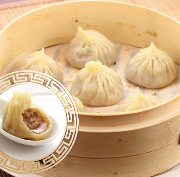 【熱々ジュージー】手作り鉄板餃子で至福のひとときを！