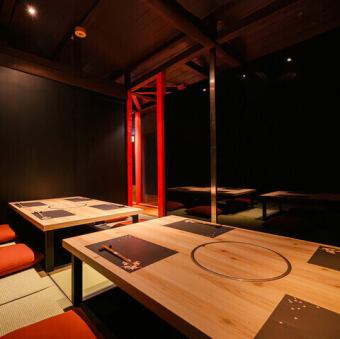 There are two sunken kotatsu tables for four people, so we can accommodate up to eight people.