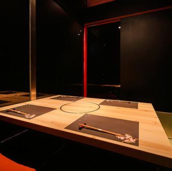 Enjoy a relaxing time in a space with a Japanese feel, featuring tatami mats and sunken kotatsu tables.