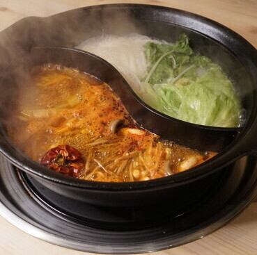 You can choose two colors from nine types of broth carefully selected to go well with Nagarjuna Beef and Nagarjuna Pork.