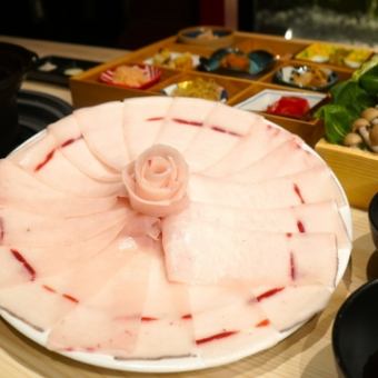【脂身の強い大判カットのマグロを特製の羅臼昆布出汁で】豪華海鮮プラン