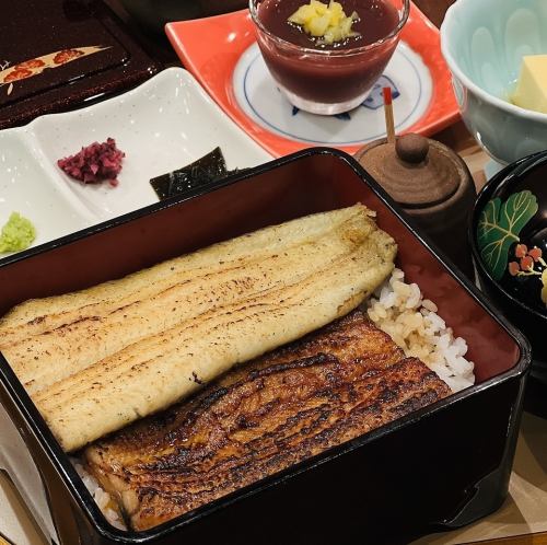 白黒特選　(白焼き1/2本、かば焼き1/2本)