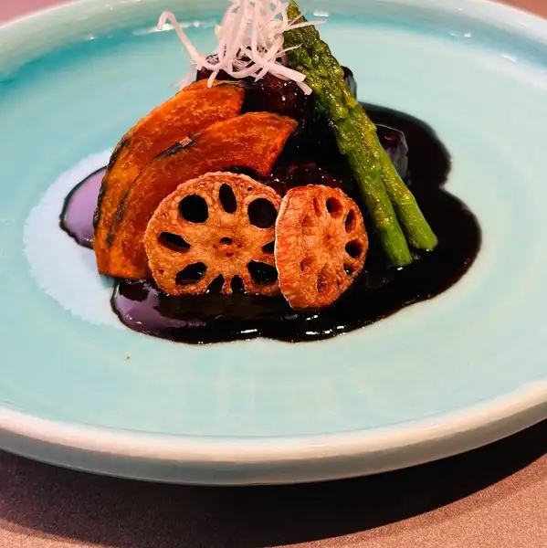 旬の食材を活かした接待や会食・デートにおすすめの8800円(税込)コース、特別な時間を演出