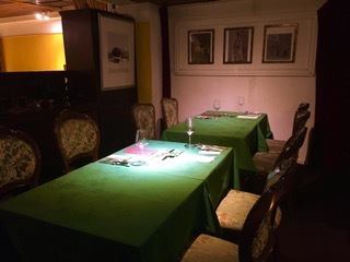 2Fには、半個室の席も